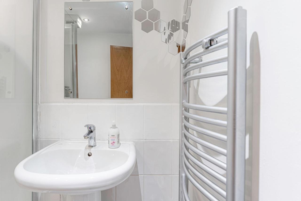 Jkg Property Solutions Presents Cosy City Apartment Coventry Extérieur photo